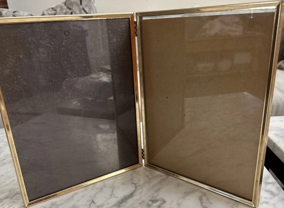 VINTAGE Metal Frame TWO PHOTO BI-FOLD HINGED GOLD TONE BRASS 8x10 PICTURE - Image 1 of 4