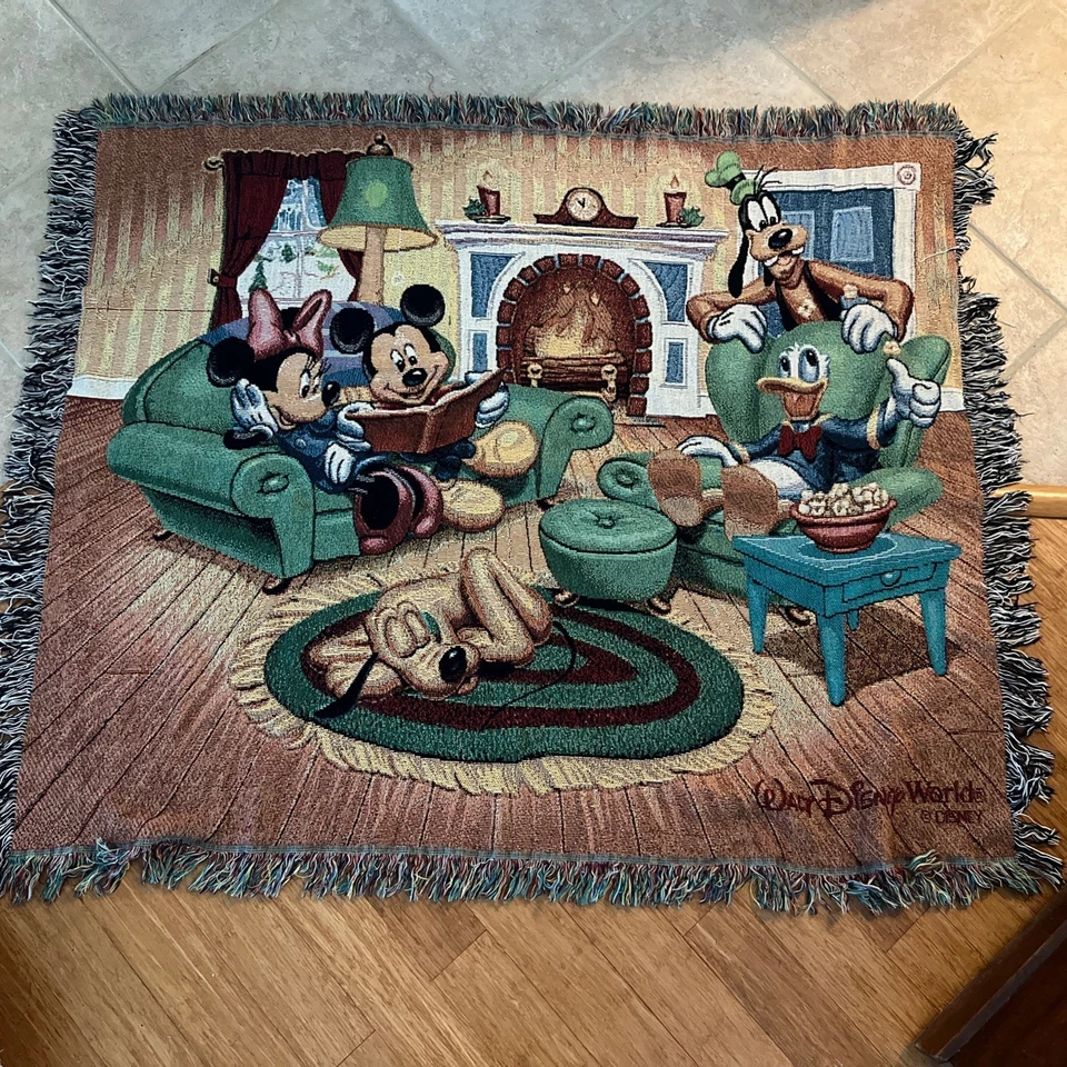 Disney Mickey Minnie Donald Goofy Living Room Scene Woven Throw Blanket - Изображение 1 из 4