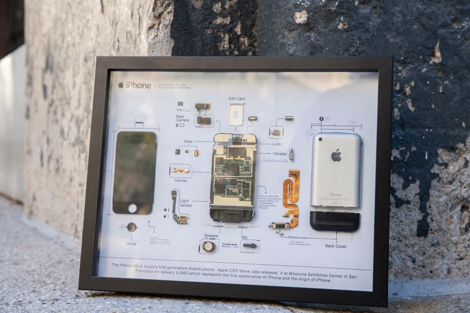 iPhone desmontado 1ª geração desmontado com moldura, iPhone 1 arte desconstruída - Imagem 1 de 4