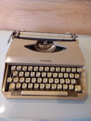 Reiseschreibmaschine mit Koffer 60er Jahre MERCEDES Fb. beige  - Bild 1 von 3