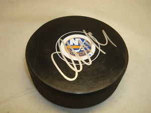 Calvin De Haan signed New York Islanders Hockey Puck handsigniert 1A - Bild 1 von 2