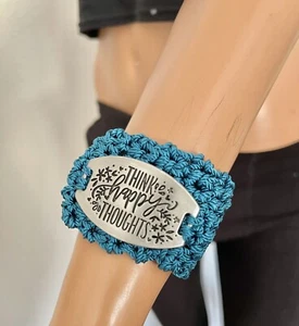 Pulsera de ganchillo de amor tejidos a mano 2 mensaje ""Piensa pensamientos positivos"" tono plateado - Imagen 1 de 8