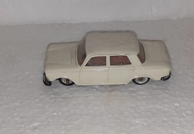 FIAT 1500 LES MINIATURES NOREV MADE IN FRANCE. 1/43. ESSIEU AVANT A REFIXER - Photo 1/4