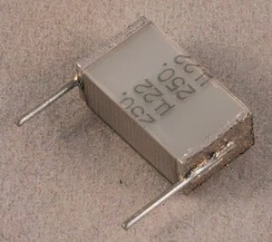 Metallized PET Polyester Film Capacitor 0.22 µF 220nF 250 V 10% Epcos - 10 Pcs - Bild 1 von 3
