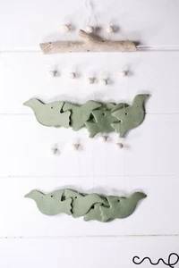 Hermoso adorno colgante de cerámica verde pastel hecho a mano para pájaros - Imagen 1 de 4