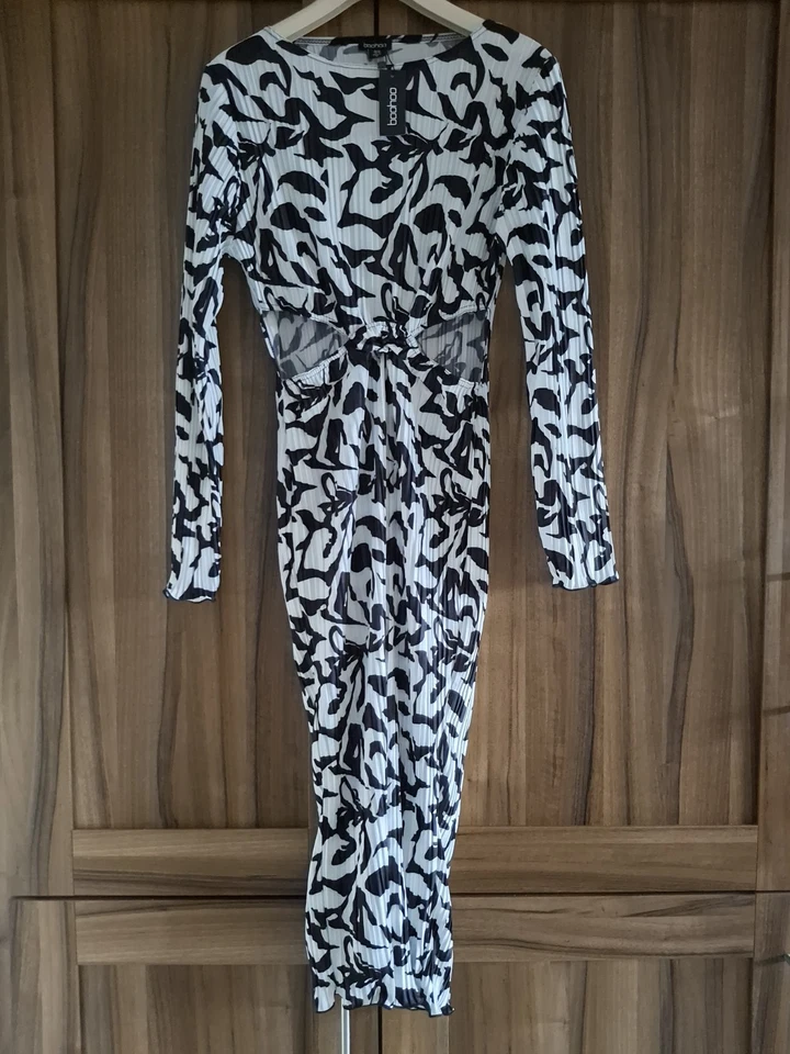 Boohoo  Black &White  Abstract Print Midi Dress With Cut Out Detail Size Uk 16 - Image 1 of 4