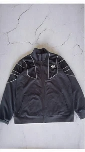 Schwarze Adidas Trainingsjacke – Zeitloser Klassiker! - Bild 1 von 3