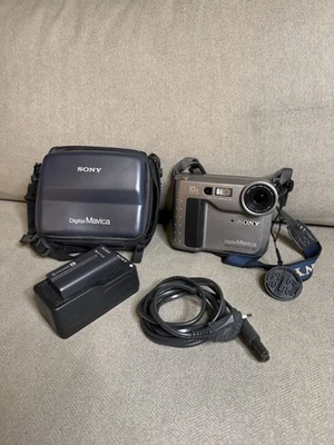 Sony Mavica MVC-FD71 0.4MP Digital Camera W/ Battery - Tested Works - Image 1 of 4