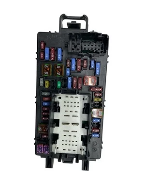 2020 - 2023 Gmc Sierra 2500HD 仪表盘舱保险丝和继电器接线块 — 第 1/4 张图片