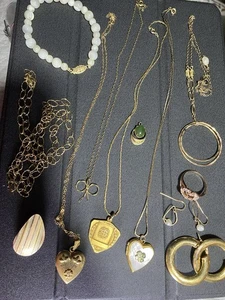 Vintage Konvolut gemischt mit Gold gefüllt Schrott und tragbarer Schmuck  - Bild 1 von 18