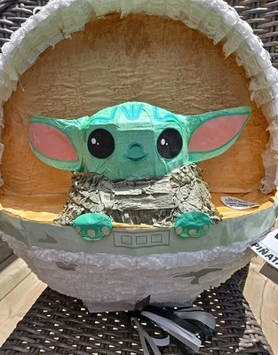 Piñata Baby Yoda Mandalorian Pull String "The Child" Pinata Unfilled 17.5" NEW - Bild 1 von 4