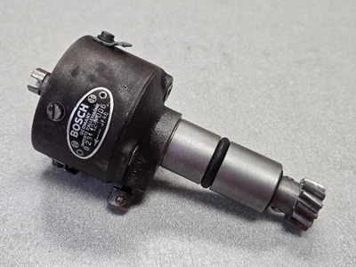 VERY NICE USED ORIGINAL GENUINE PORSCHE 911 SWB BOSCH JFR6 IGNITION DISTRIBUTOR - Image 1 of 4