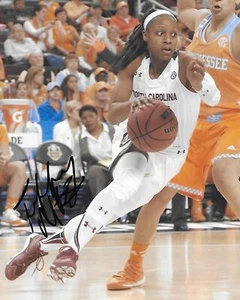 Foto firmada por Tiffany Mitchell Carolina del Sur Indiana Fever 8x10 prueba de certificado de autenticidad. - Imagen 1 de 2