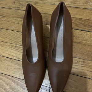 Club Monaco elegante Damen-Büroschuhe braun 7,5 Größe 38 gebraucht, in einwandfreiem Zustand - Bild 1 von 10