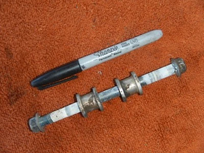 Espaciadores de pernos de montaje de motor inferior delantero 1991 91 Suzuki DR350R DR350 DR 350 Foto 1 de 3