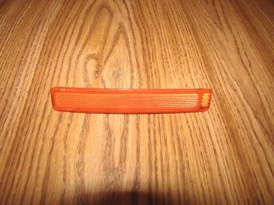 MERCURY MARINER FRONT SIDE MARKER REFLECTOR RH 2005-2007 OEM PASSENGER - Image 1 of 2