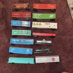 Lot of 14 HO Scale Model Trains - Picture 1 of 5