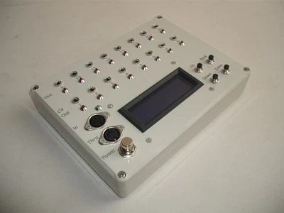 MIDI to CV Converter: MUC-400 .8 CV (16-Bit) + 8 Gat/Trig, V/S Trig, 8 ch. polyphic - Image 1 of 4