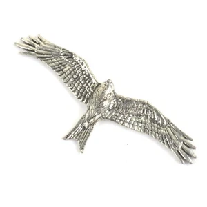 Red Kite Hawk Bird Of Prey Pewter Pin Badge Bird Falcon Woodland Vtg Style Retro - Picture 1 of 1