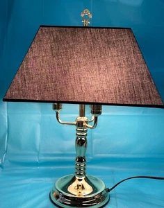 Excellent design touch on table lamp - Picture 1 of 2