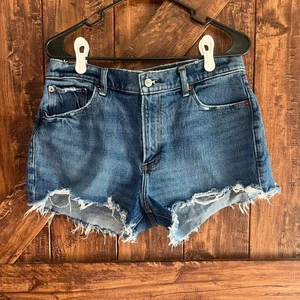 Abercrombie & Fitch The Mom Corto Tiro Medio Denim Corte Deshilachado Dobladillo Talla 29 Usado en Excelente Condición - Imagen 1 de 7
