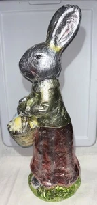 Kunstfolie Schokolade Osterhase Hase Figur Statue hält Eier 16,5" hoch - Bild 1 von 7