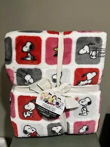 New Peanuts Snoopy Throw Velvet Blanket Full Queen 90” X90” Hearts Soft Large - Picture 1 of 4