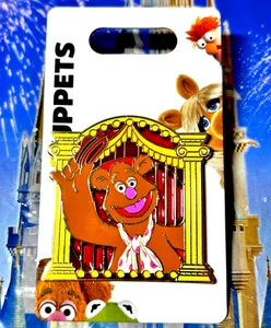 ๐ป 2025 Disney Muppets Fozzie Bear Stained Glass Pin - The Muppets DPB LE300 Pin - Picture 1 of 2