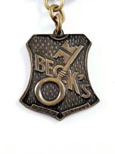 PORTE-CLES - BECK'S - Bière Brasseries Allemagne - Vintage Métal 1960s - - Picture 1 of 3