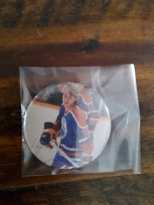 Prendedor de botón vintage de hockey Wayne Gretzky prisma deportivo de principios de la década de 1980 ver pix Foto 1 de 2