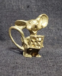 Lot of 18 Pewter Whimsical Mouse with Cheese Figurine 1⅜" x 1⅜" NOS - Picture 1 of 3