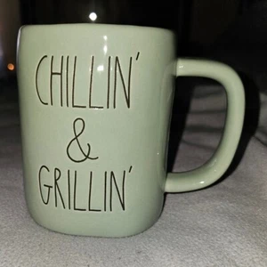 Chillin' & Grillin' Green 5" extra große Keramik Kaffeebecher Rae Dunn - Bild 1 von 7