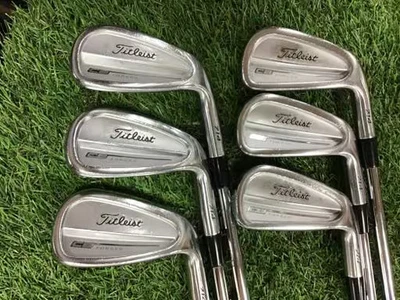 Titleist Right Handed Iron Set CB 714 5-9,P Dynamic Gold Flex S200 - Image 1 of 4