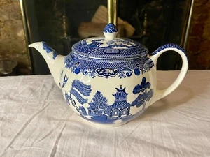 Johnson Bros Willow Teapot 14cm Vintage Blue & White Rare Spout & Handle Detail - Picture 1 of 12