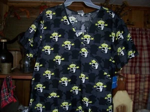DISNEY PIXAR LADIES SCRUB TOP MOCK WRAP TOP 2 FRONT POCKETS BLACK SIZE LARGE NEW - Picture 1 of 1