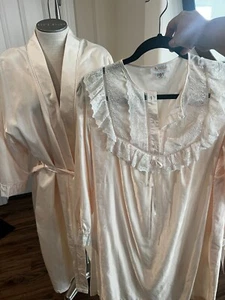 VTG NEW Barbizon Satin Remarque Women's 2 Piece Peignoir Robe & Gown Sz Large - Picture 1 of 24