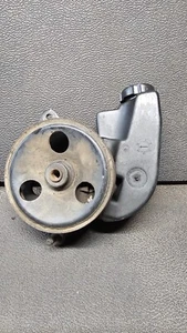 Power Steering Pump 4.0L 1993-1995 Jeep GRAND CHEROKEE assembly OEM - Picture 1 of 3