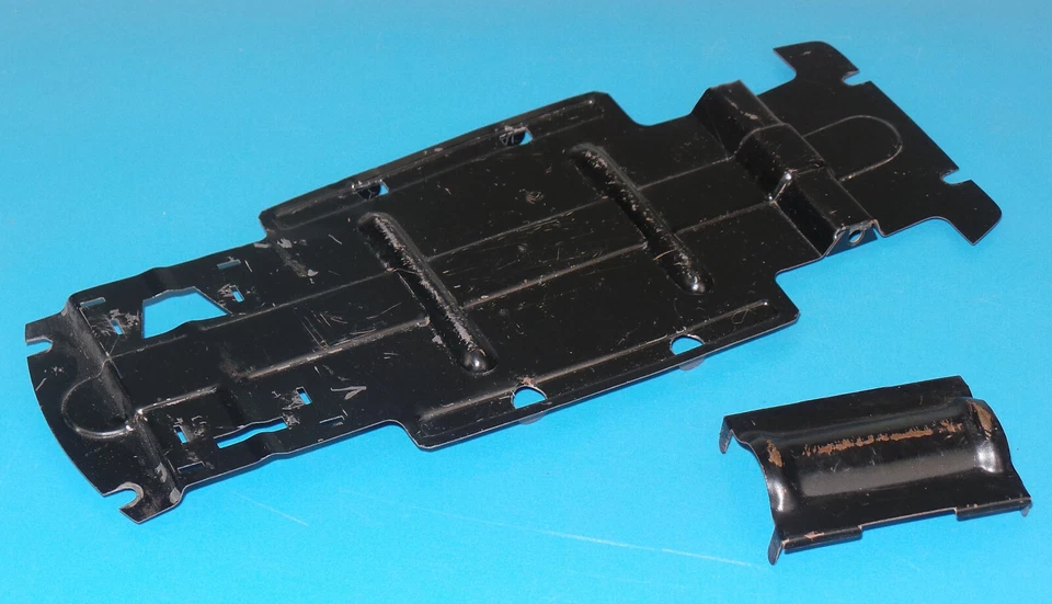 JOUSTRA -- Citroën DYANE - Châssis et tôle cache mécanisme - Photo 1/1