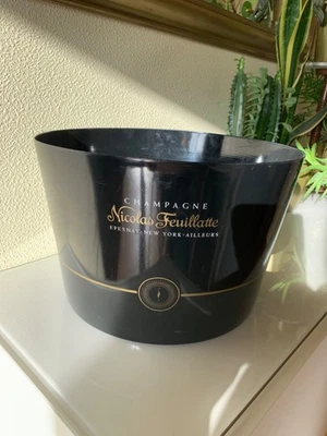 Nicolas Feuillatte Seau à Champagne Vasque en Métal pour 8 Bouteilles approx. - Immagine 1 di 4