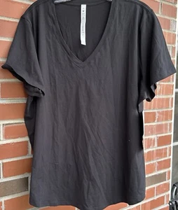 Lululemon Love Tee Short Sleeve V-Neck T-Shirt Black Size 20 NWT - Picture 1 of 8