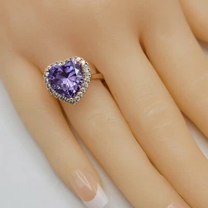 Anillo de corazón de cristal púrpura chapado en oro de 18 K. Joyería laminada de oro para mujer - Imagen 1 de 7
