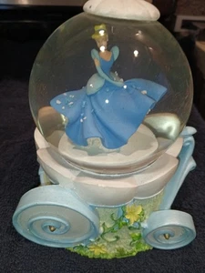 Cinderella In Her Dress On A Coach Snow Globe1990 - Picture 1 of 6