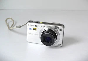 Sony Cyber-Shot DSC-W150, Zeiss Vario Tessar Lens, 2 Batteries, Charger, Memory - Picture 1 of 9