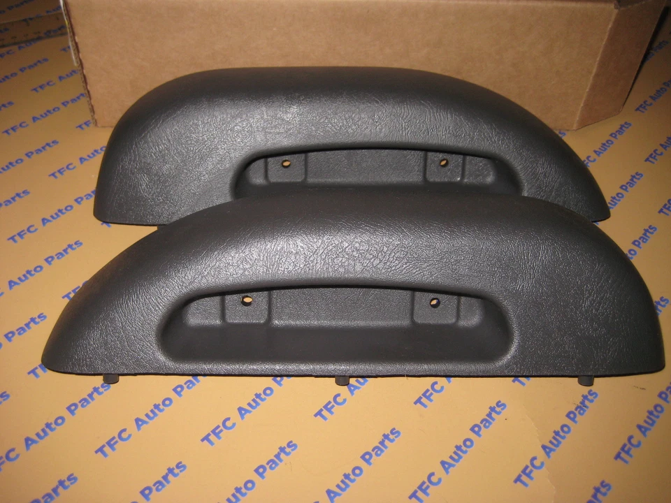 Chevy GMC Topkick Kodiak C4500 C5500 C6500 C7500 Left and Right Front Arm Rests - Image 1 of 1