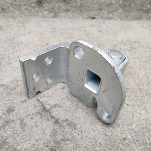 NEW Genuine Mercedes W638 Vito V Class Front Door Hinge Bottom Right 6387202137 - Picture 1 of 5