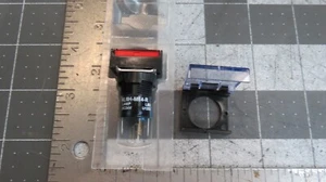 Interruptor pulsador industrial IDEC AL6H-M14-R serie A6 16 mm SPDT Momentary Gard - Imagen 1 de 3