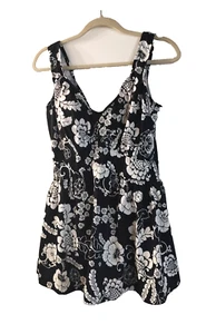 Azul Swimdress Size 16W Black & white floral built in bra wide straps pantie - Picture 1 of 8