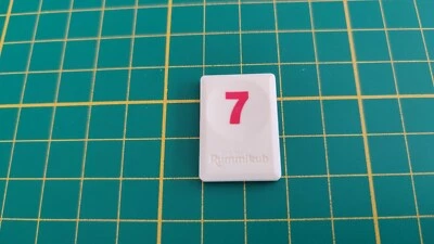 Tuile chiffre 7 rouge jeu Rummikub Le rami des chiffres jeu de voyage Hasbro C68 - Photo 1/2