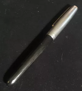 VINTAGE PARKER 21 FOUNTAIN PEN Black Body Chrome Cap Gold Clip & Trim - Nice - Picture 1 of 9