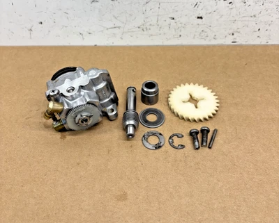 Conjunto de bomba de aceite del motor Yamaha GT80 MX80 RD60 TY80 / 367-13101-00-00 Foto 1 de 4